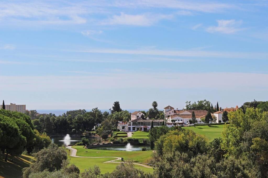 Lovely 2 Bedroom Apt Near Golf Los Lagos Elviria Marbella Dış mekan fotoğraf