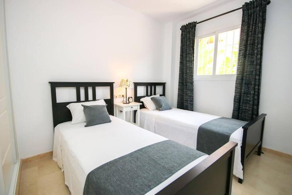 Lovely 2 Bedroom Apt Near Golf Los Lagos Elviria Marbella Dış mekan fotoğraf