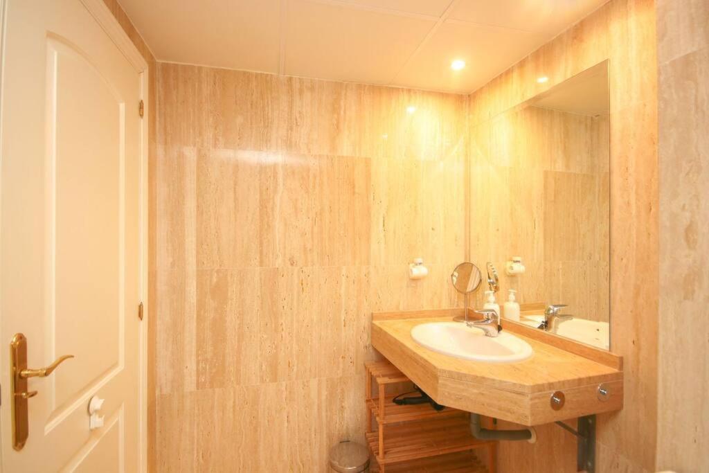 Lovely 2 Bedroom Apt Near Golf Los Lagos Elviria Marbella Dış mekan fotoğraf