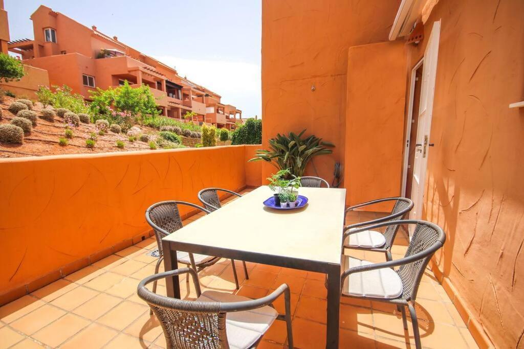Lovely 2 Bedroom Apt Near Golf Los Lagos Elviria Marbella Dış mekan fotoğraf