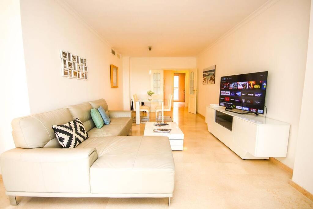 Lovely 2 Bedroom Apt Near Golf Los Lagos Elviria Marbella Dış mekan fotoğraf